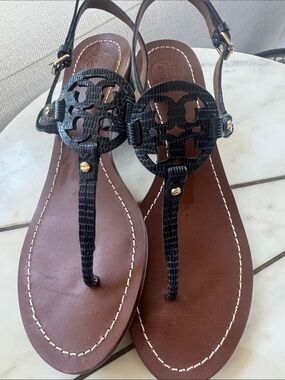 Tory Burch Navy Blue Leather Logo Thong Sandals with Brown Footbed